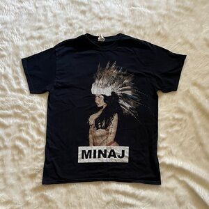 Gildan Black Graphic Tee with Artistic Design